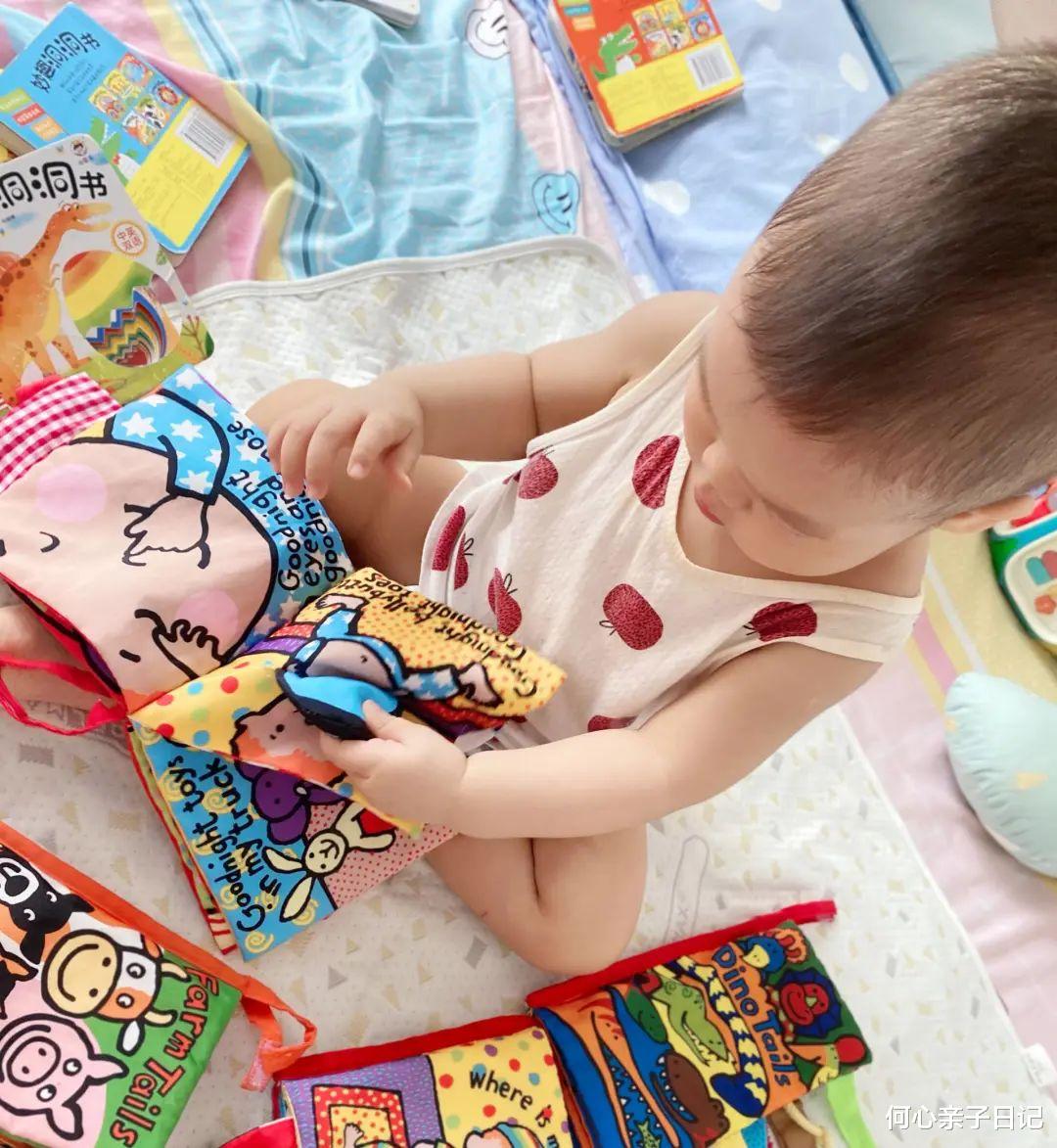 何心亲子日记|怎么给1岁左右宝宝读绘本？重在这一点！附【绘本读法+选绘本技巧】