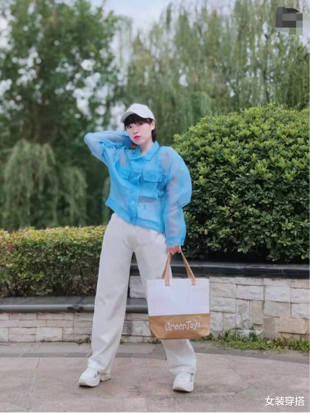女装穿搭|白色休闲裤配什么上衣比较好看