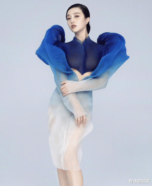 李宇春|11年前她给李沁做配角，7年后李沁给她做配，网友：风水轮流转