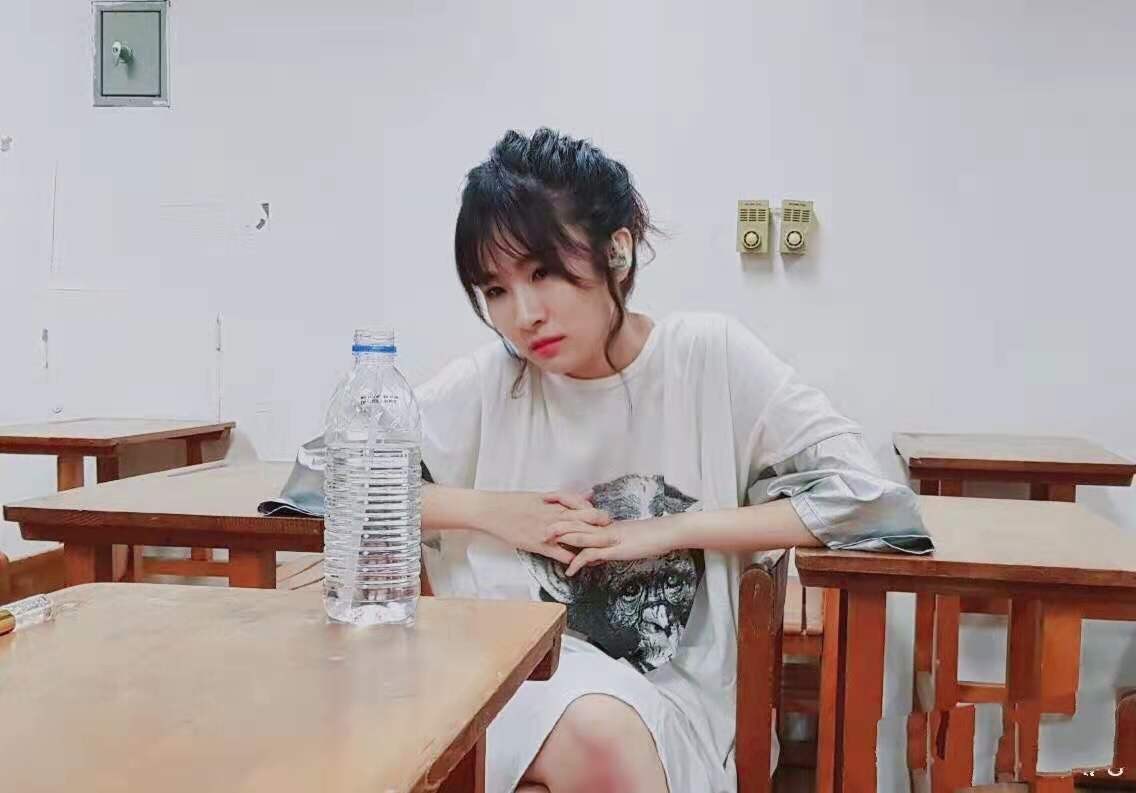 邓福如|34岁玉女歌手被曝当小三，致对方妻子流产，老公知情却想用钱摆平