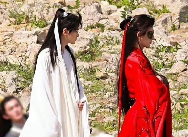 花匠小美 《慕南枝》的服化道不走“敷衍风”，鞠婧祎的造型说是真惊艳