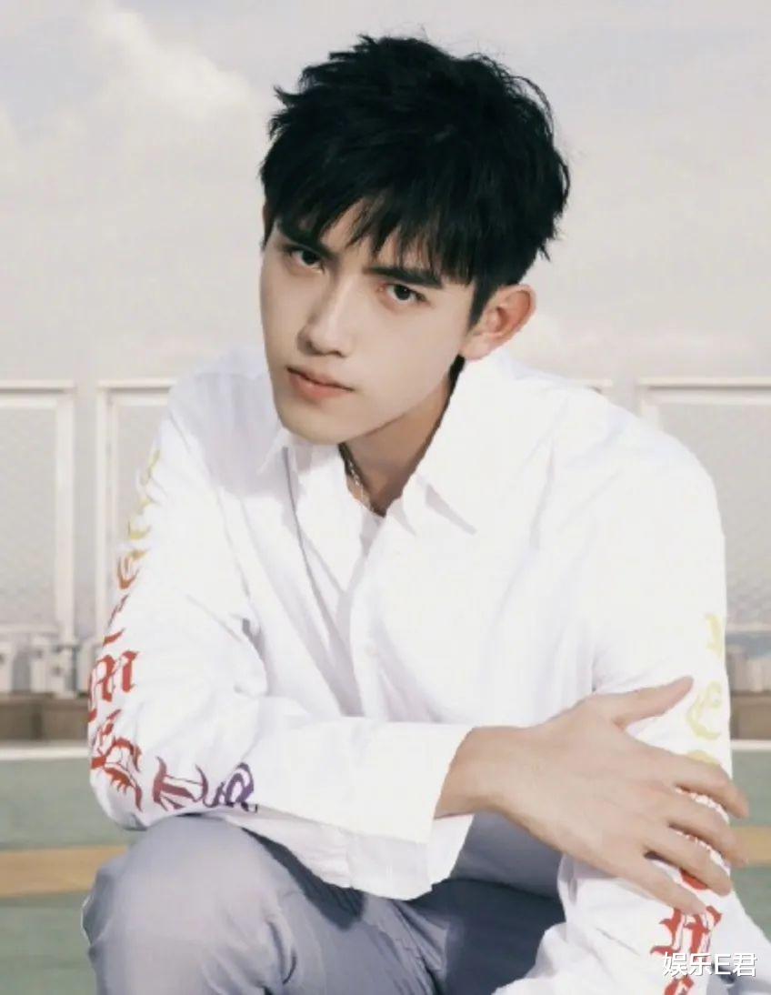 陈飞宇|陈飞宇放弃美国国籍，网友纷纷欢迎回家，刘亦菲看到该头疼了