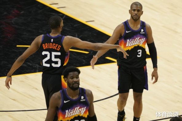 火箭队 22岁天才吃芝麻报销，如今消失不见，和他2换1之人却总决赛爆发