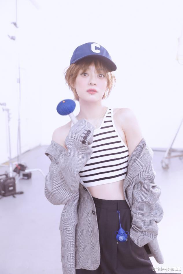 时尚搭配师瓜瓜|孙俪cos“小丑女”造型曝光,露脐装配双马尾超酷,看着年轻好几岁