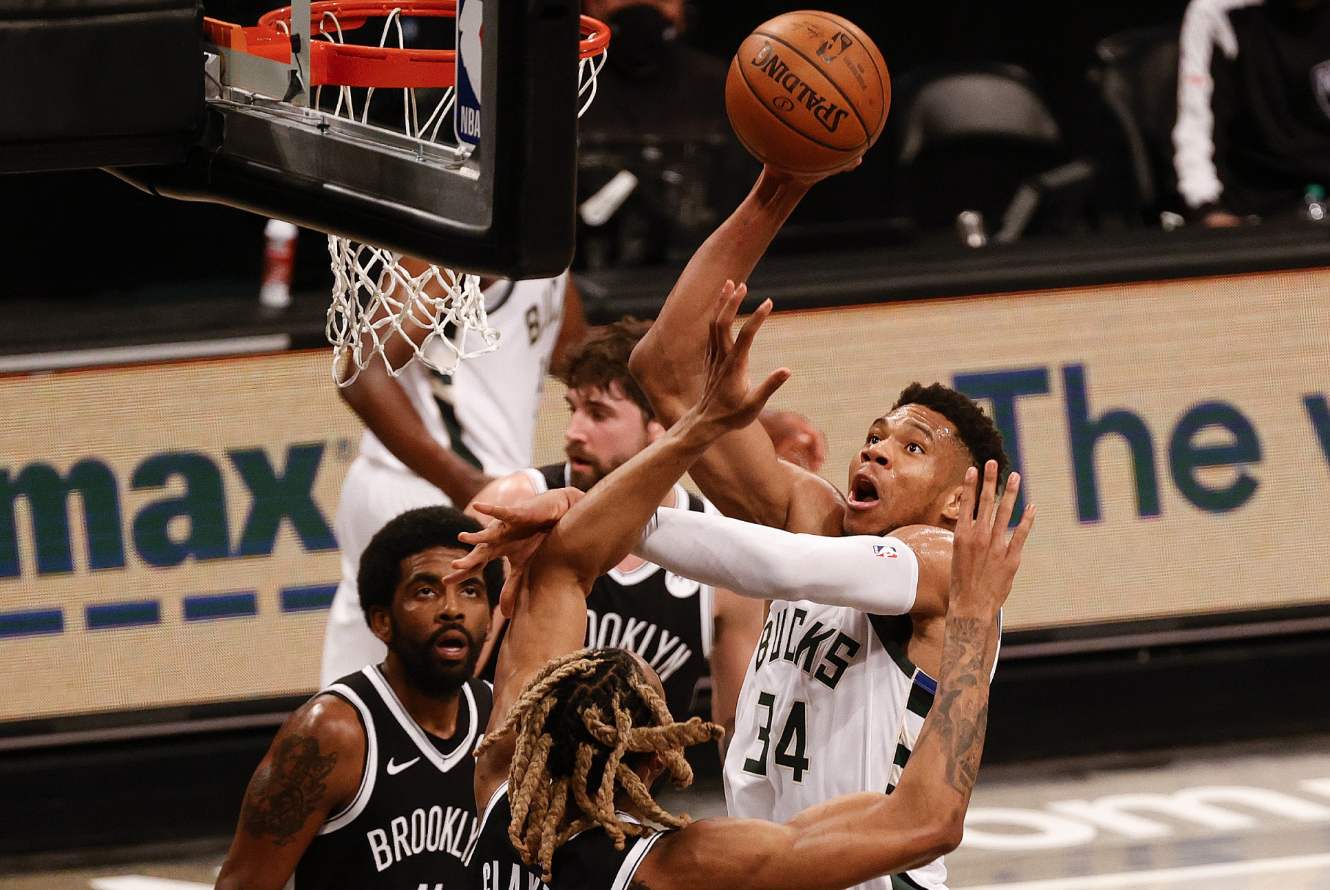 篮网队|2-0后篮网被警告！联盟下命令；禁止干扰字母哥罚球+撤除计时秒表