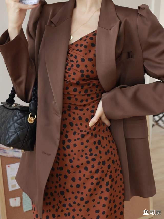鱼司辰|复古潮流的姐妹装,同款不同颜色,穿出不同的韵味,秋天必选
