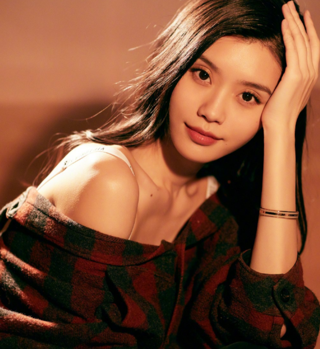 吴彦祖|30岁嫁入豪门，今二胎产女，两年儿女双全，网友：豪门生活不易