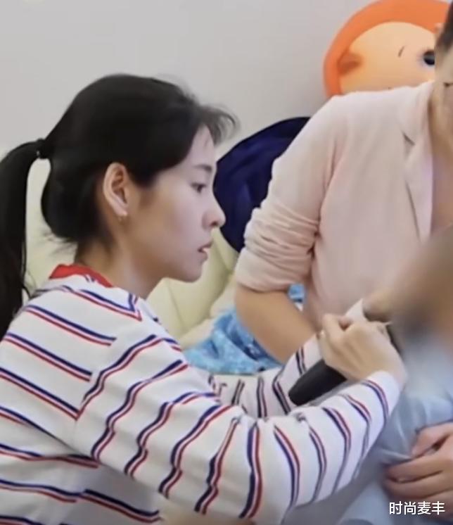 郭广平|张碧晨官宣后带娃露面，认真给孩子剃头发，穿家居服超有母性光环