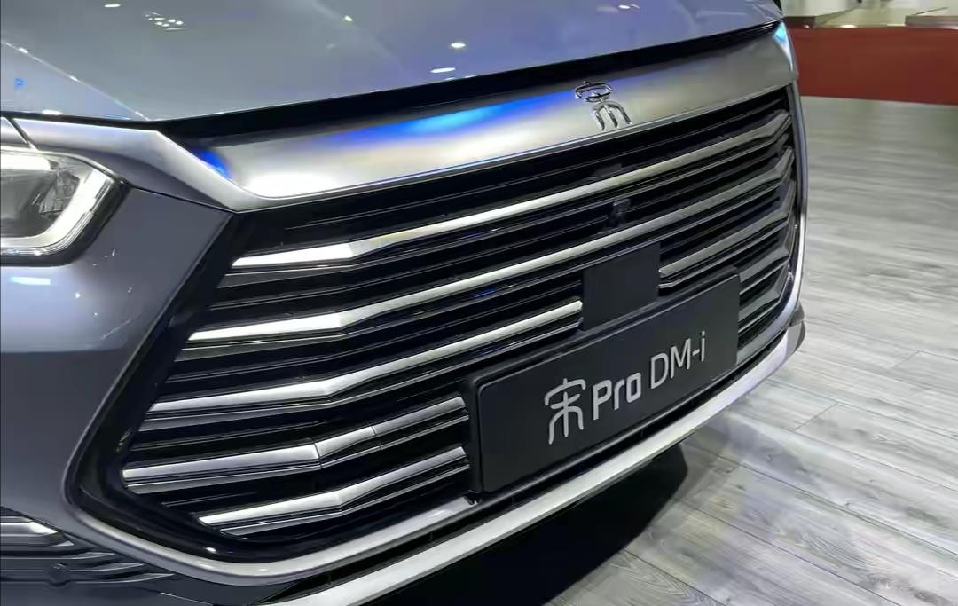 装记 比亚迪又造了台爆款,首月订单破6万,仅13万就有百万档次