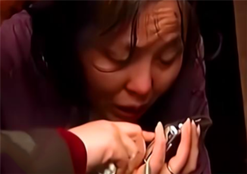 拐卖 单身汉花120元买女大学生，让她与猪同住17年，发现时已神志不清