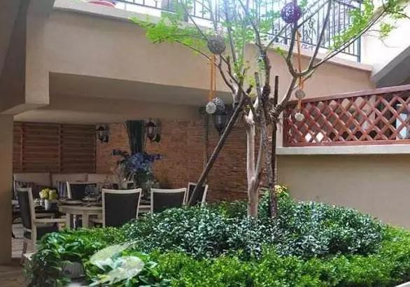 为什么现在别墅装修都喜欢往下挖半层?做成庭院才知道,好处太多