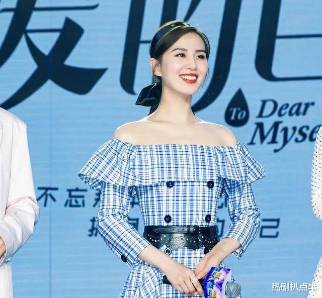 宋祖儿|女星对直角肩好执着！鞠婧祎用力到发抖，赵露思秒变直角肩