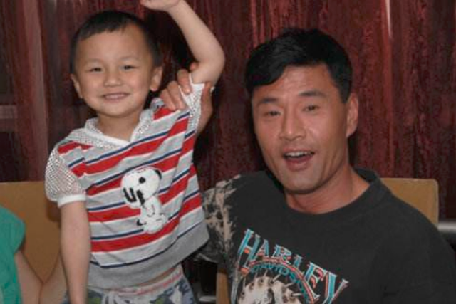 |63岁老戏骨被曝离婚！与初恋结婚已35年，疑2500万财产已分割完毕