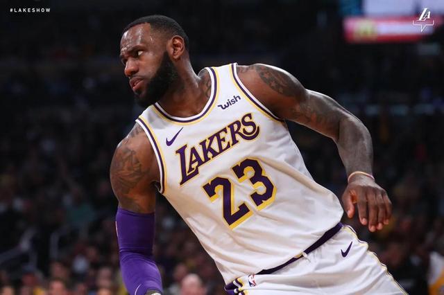 勒布朗·詹姆斯|18+10+7！詹皇遭保罗拉拽险受伤，输球后第一时间扭头离场