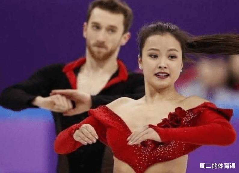 韩聪|你不知道花滑故事:用力过猛导致上衣崩开,比赛结束后被男伴吻胸