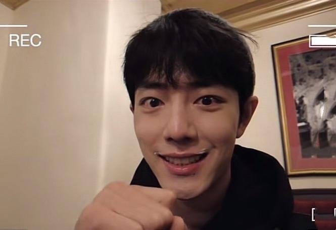 肖战|肖战“元旦”前晒自己喝酒视频！嘴巴上都是泡沫，喝得太多还打嗝