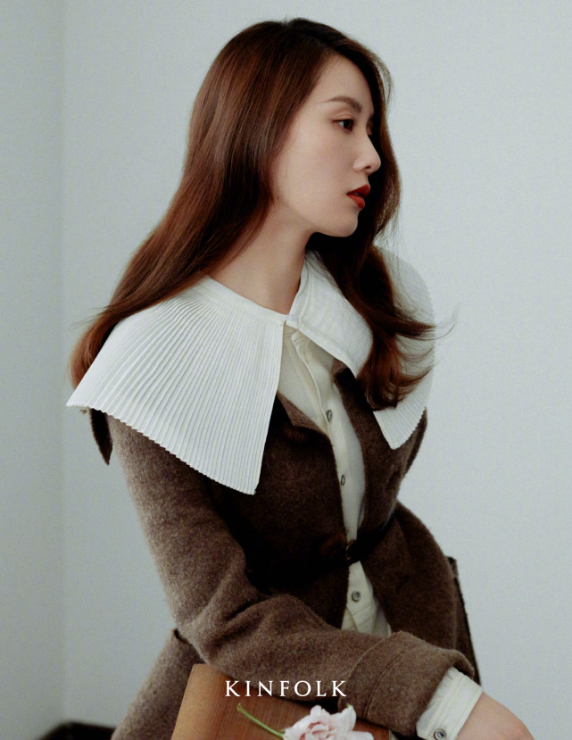 刘诗诗|刘诗诗自创穿衣风格太惊喜！穿西装霸气飒气，红发卷发却美到霸屏