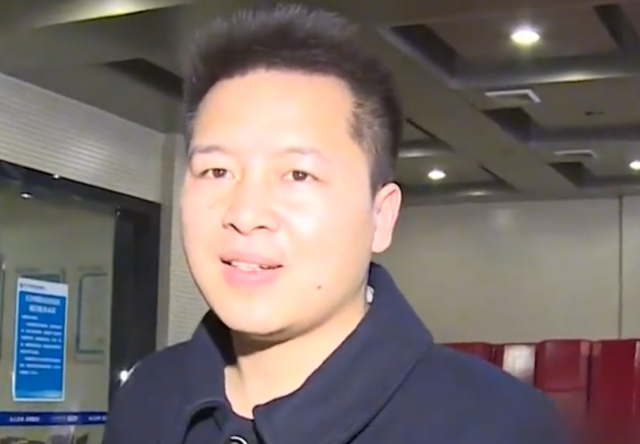年轻夫妻不怕尸体,从事殡仪馆遗体搬运服务,工资高为何没朋友?