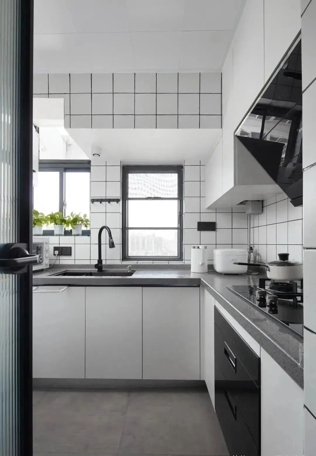 时尚装修设计大全 36㎡单身公寓装成这样，一个人住实在太舒服了，还找什么对象？