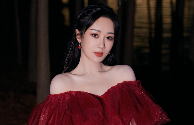 杨紫|杨紫离开欢瑞不满两个月，公司空降“新一姐”，一众小花上位梦碎