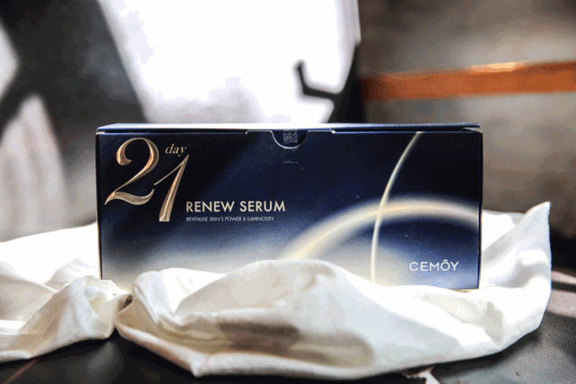 57岁素人姥姥火了！抱外孙逛街犹如母子，网友：怎么保养的