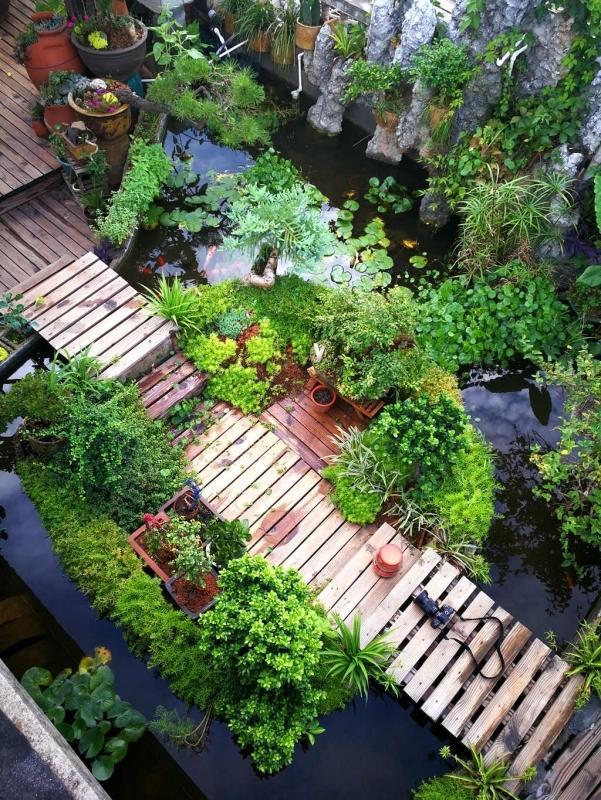 就为了露台他买下顶楼，一番大改后过上了田园生活，真让人羡慕！