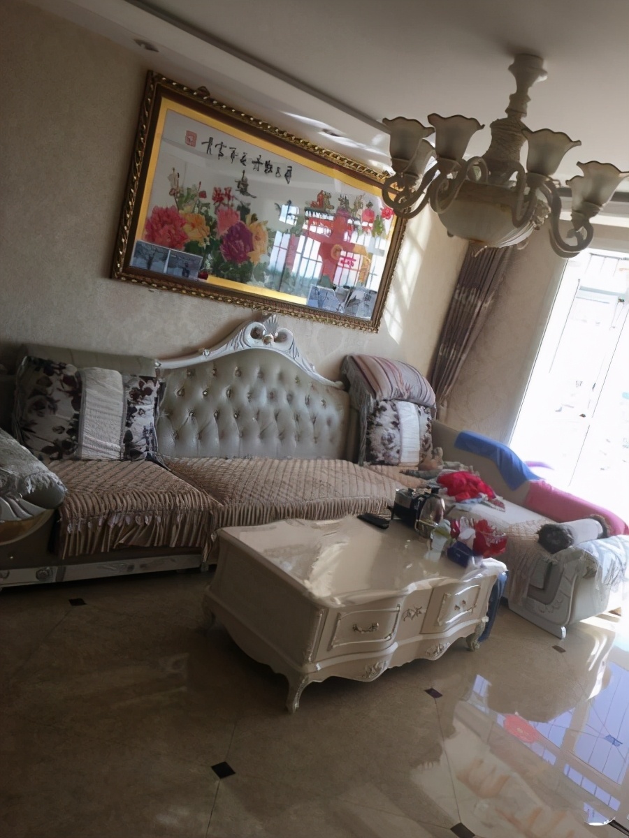 |参观闺蜜新房，忍不住吐槽：如此大气的装修，却被十字绣给毁了