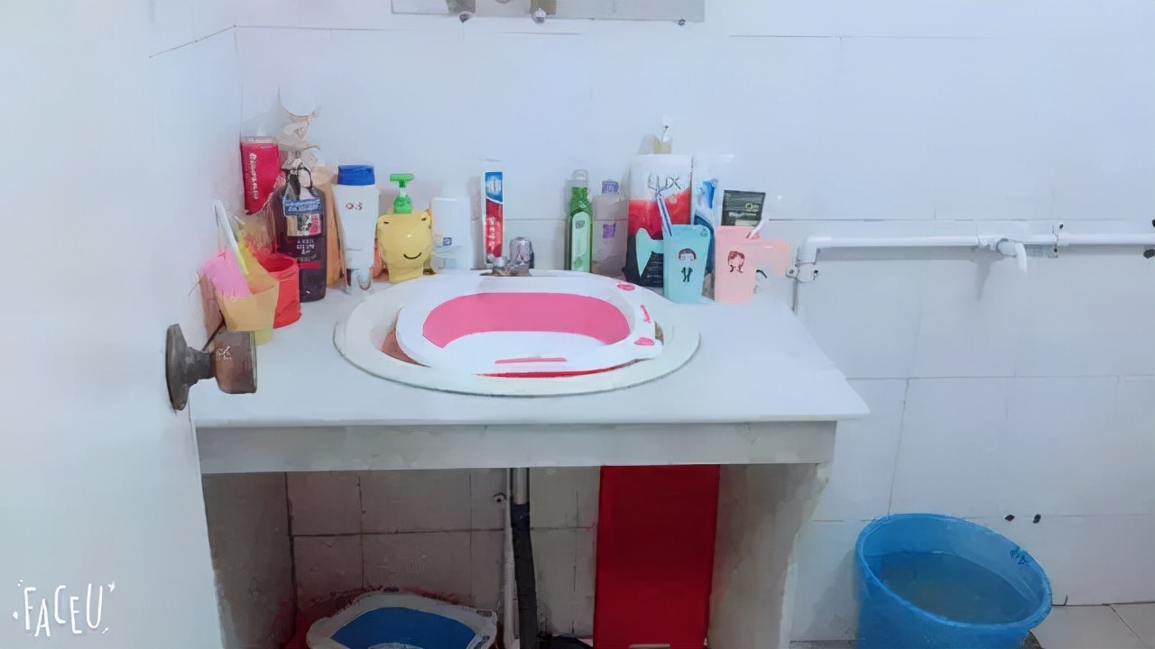 晒晒深圳750出租房，厨房巴掌大，卧室没衣柜，但比住别墅还幸福