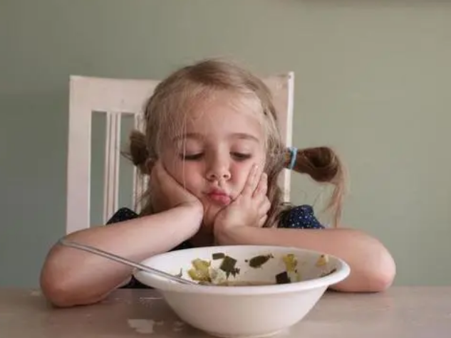 佳美育儿|孩子们出现积食的情况，我们应该怎么办呢？