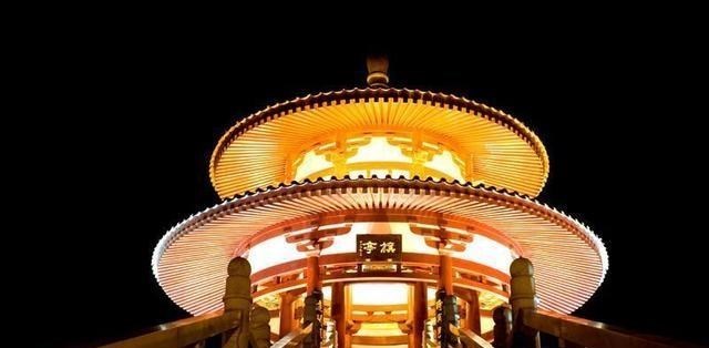 我国第一“夜景城市”,超越北上广,环境优美值得一看