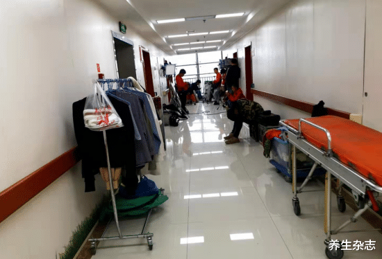 养生杂志 夫妻相继确诊甲状腺癌，提醒：做饭少这1“动作”，甲状腺如“鸟窝”