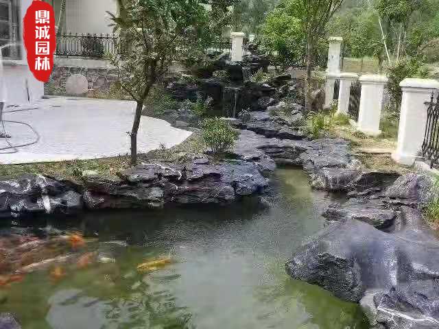 天然太湖石的皱与漏自然形成！太湖石园林庭院假山造景设计常用石材