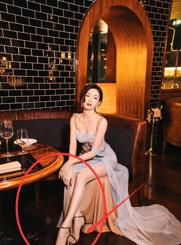 江疏影|江疏影晒“腿特长”精修照，无意看到她的脚趾头：我眼睛不干净了