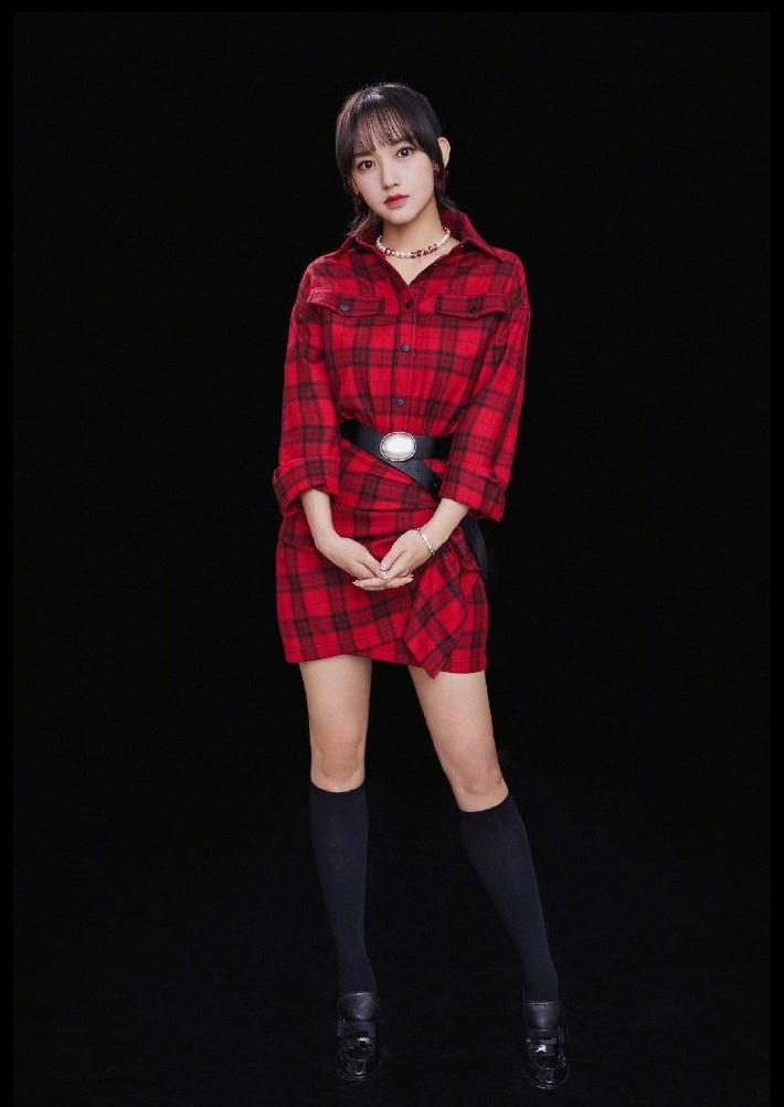 衬衫|程潇离开铁刘海果然不行，穿男友风衬衫又飒又美，发际线拖后腿了