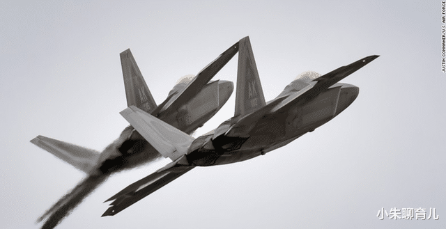 小朱聊育儿|2架F22战机中途遇险，从关岛紧急返航夏威夷，俄：有一点不如歼20
