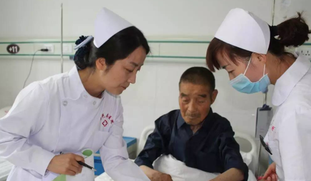 英国|“最受欢迎”女友职业榜单流出,第一名实至名归,护士意外垫底