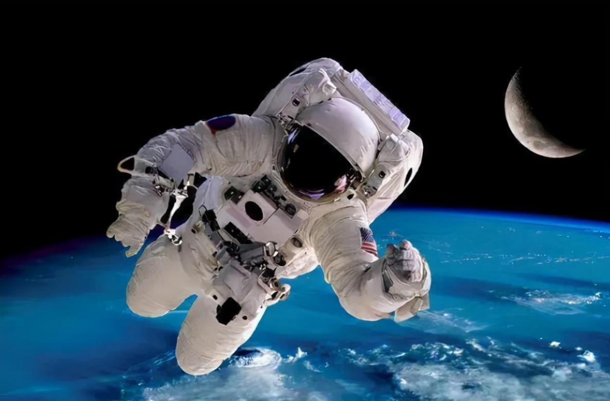 诺贝尔化学奖 在怕什么？杨利伟进入太空为何要带把手枪？苏联教训历历在目