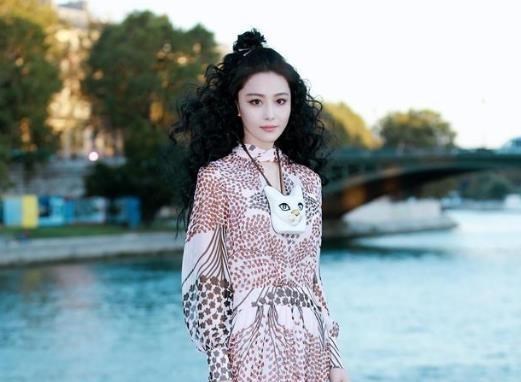 张馨予|从黑料不断到最美军嫂，张馨予为何烂牌打成王炸？你看何捷啥背景