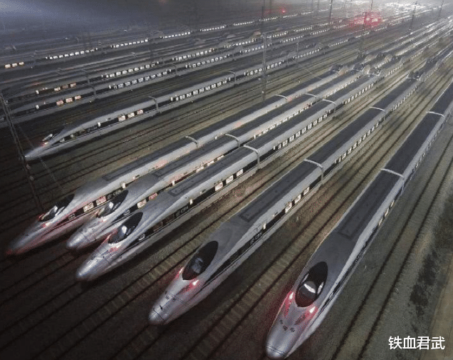 人民币 亏损近千亿人民币,14亿人都养不起高铁?挣的钱都哪里去了