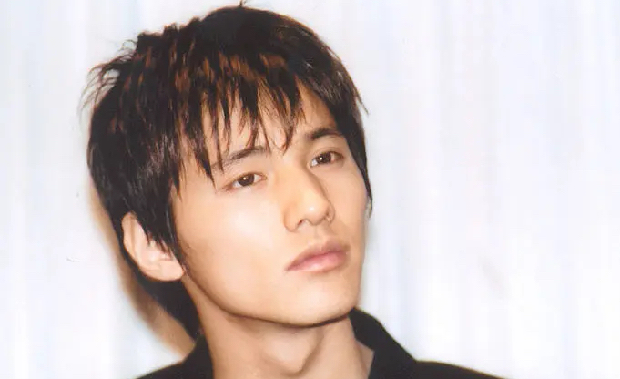 演唱会|44岁元斌又接新广告，精修图难掩老态，11年不拍戏被批：浪费颜值