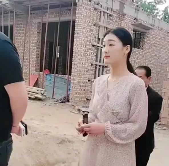 朱之文|朱之文带儿媳看新房，陈亚男喜笑颜开，新盖二层小楼供小两口居住