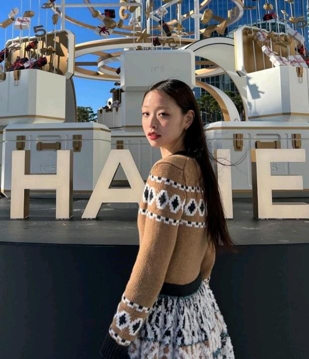 雪莉|韩国女演员的女儿跟雪莉长得完全一样，引发讨论热议