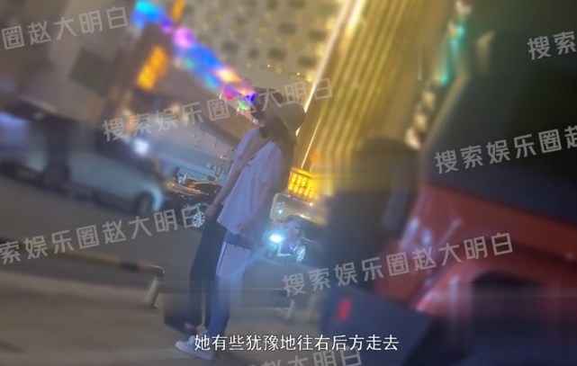 张含韵|因戏生情？张含韵佟梦实餐厅约会被拍，牵手漫步回酒店互动甜蜜