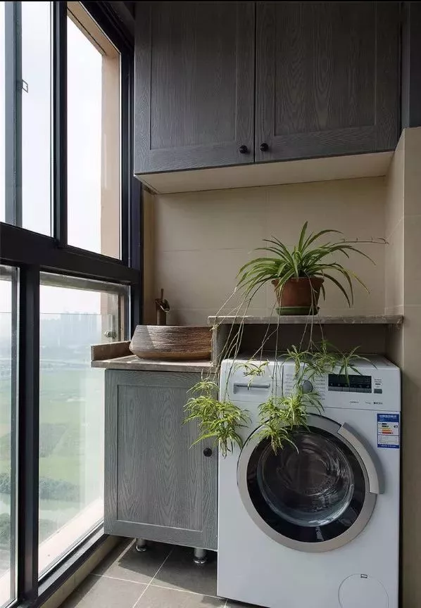 马良小管家 小户型阳台马良新墙轻装教你这样做，洗衣机配柜子太实用了