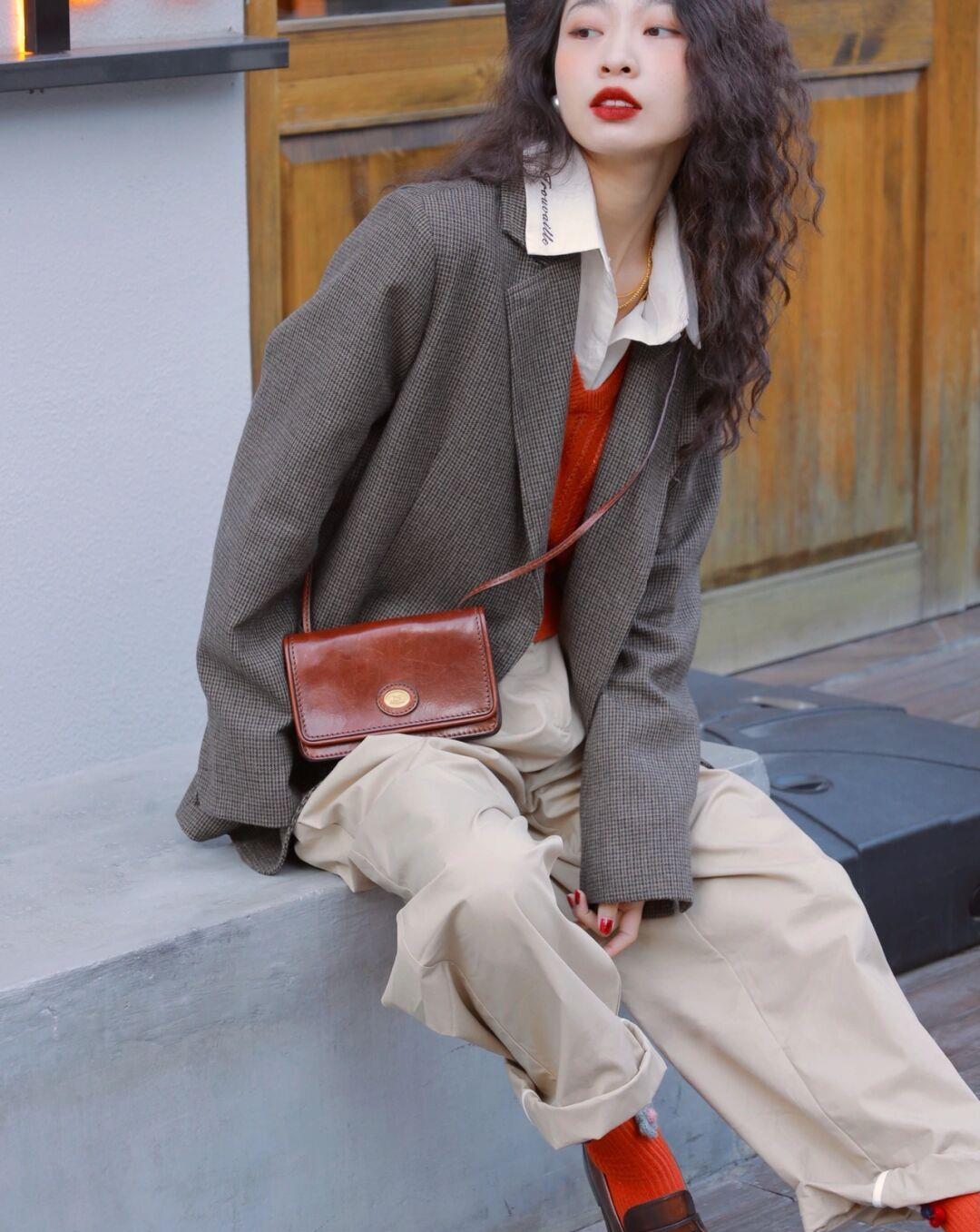 奶豆妈|秋冬季外套怎样穿出层次感？学会这3点，让你跟臃肿造型说拜拜