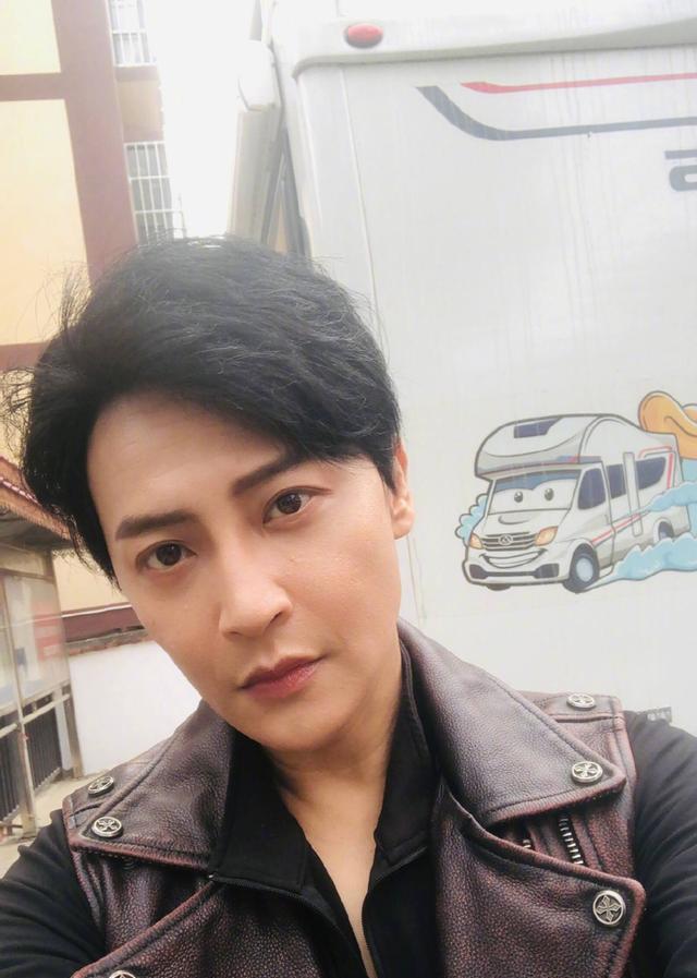 运动|“帅虎”陈志朋用9招提升新陈代谢,减掉10kg,练成「A4腰」