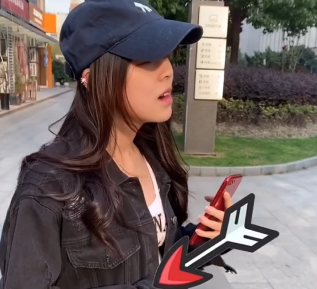 |吃鸡一姐沫子忘记化妆，不小心暴露素颜照，粉丝：信息量有点大啊