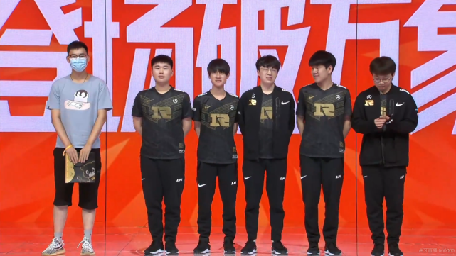 庄周|干碎V5后RNG迎来魔鬼赛程，有3支队伍排LPL前5名，中单月开上演血条消失术！