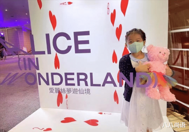 霍启刚|迎接郭晶晶？霍启刚把女儿打扮超漂亮，?霍中妍既像妈妈又像朱玲玲