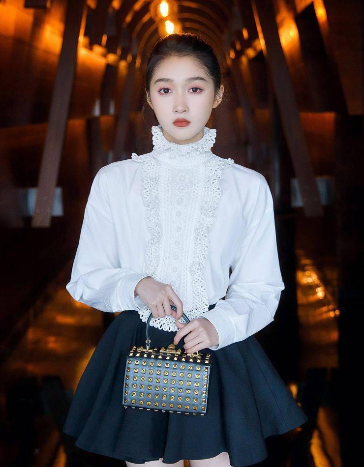 李冰冰|48岁李冰冰近照疑发福，晒成小麦色气质高级，状态好过24岁关晓彤